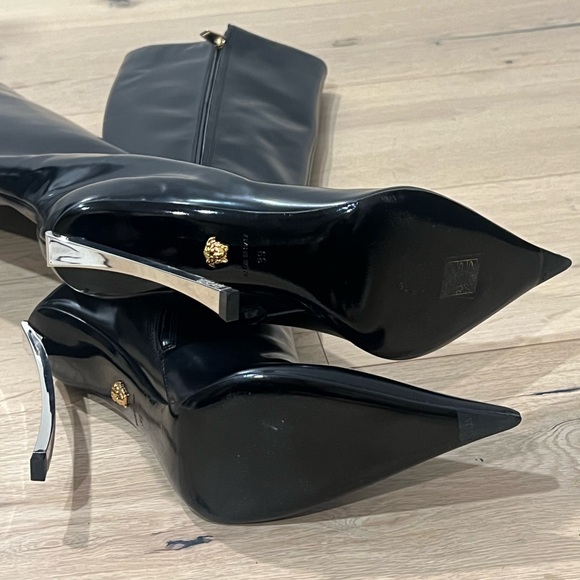 Versace Pin Point Boot - never worn - Picture 7 of 8